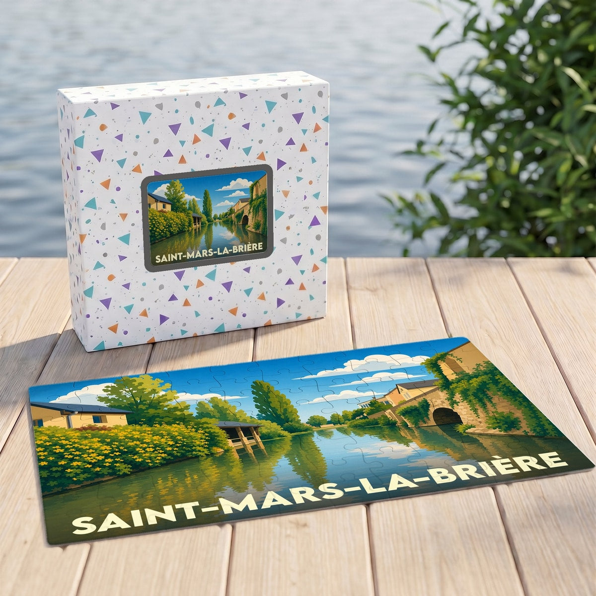Puzzle souvenir de la ville de Saint-Mars-la-Brière avec une illustration stylisée d'un paysage fluvial.