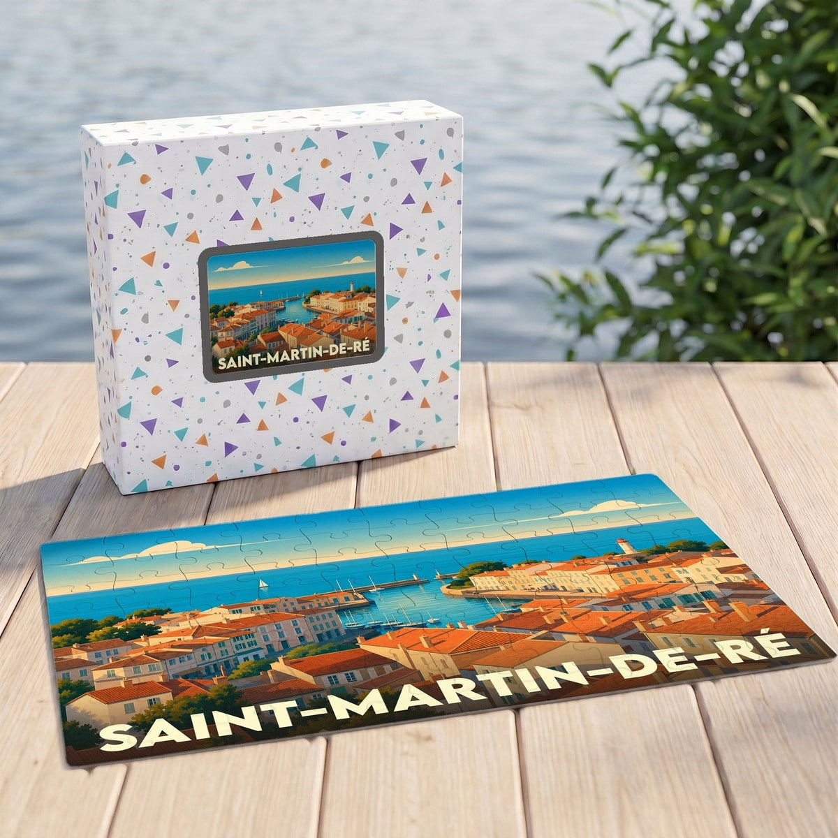 Puzzle souvenir de Saint-Martin-de-Ré avec une illustration stylisée du port et de ses toits en briques.