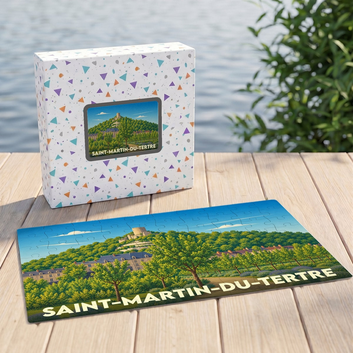 Puzzle souvenir de la ville de Saint-Martin-du-Tertre avec son emballage et une illustration stylisée du paysage local.