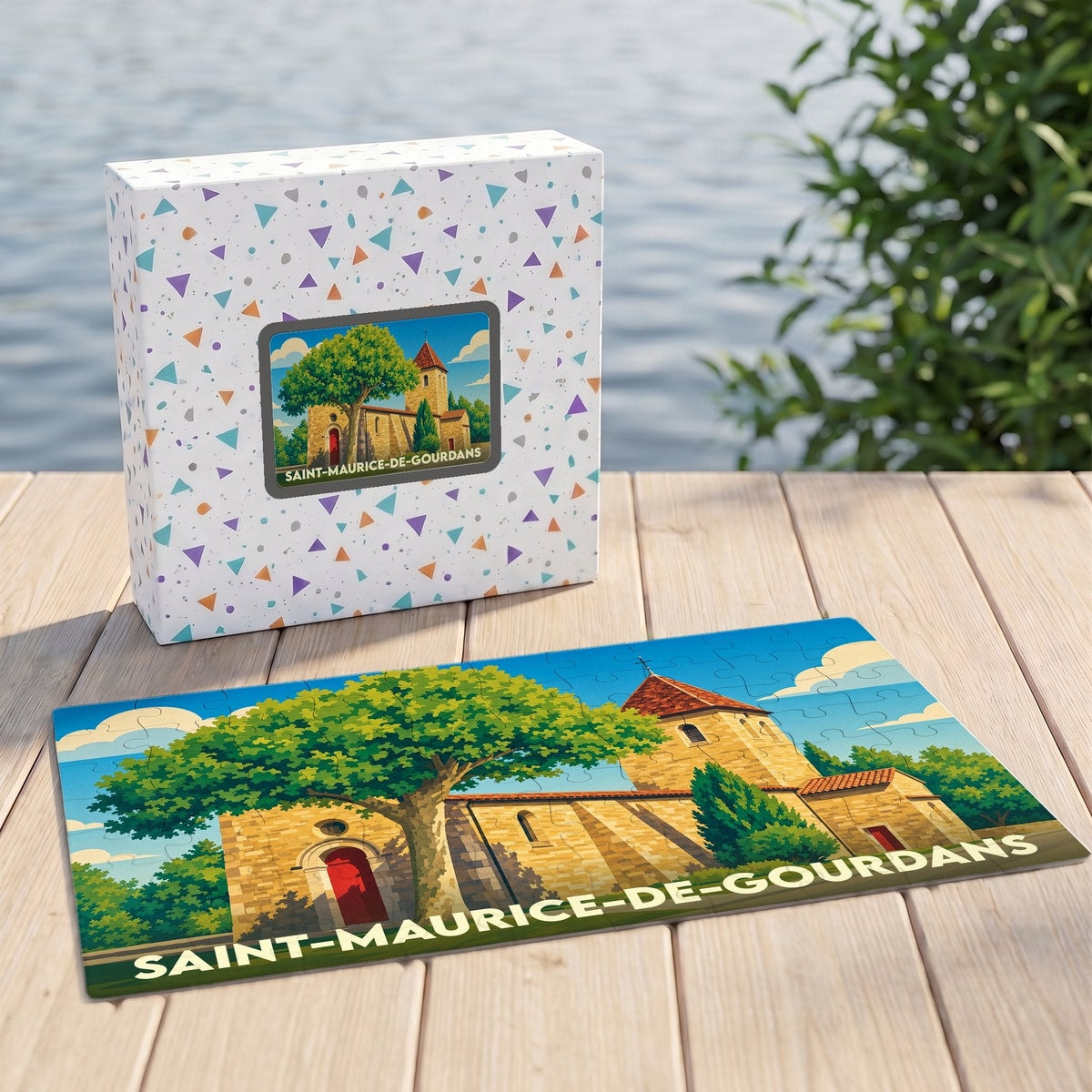 Puzzle souvenir de la ville de Saint-Maurice-de-Gourdans avec une illustration stylisée de son église et d'un grand arbre.