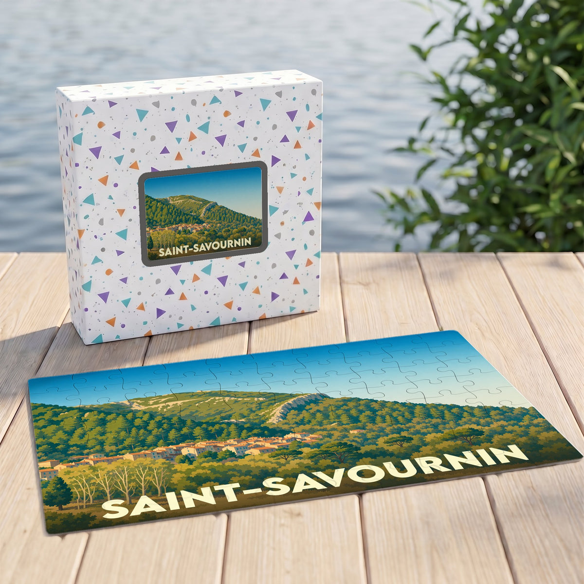 Puzzle souvenir de la ville de Saint-Savournin avec une illustration panoramique de ses collines.