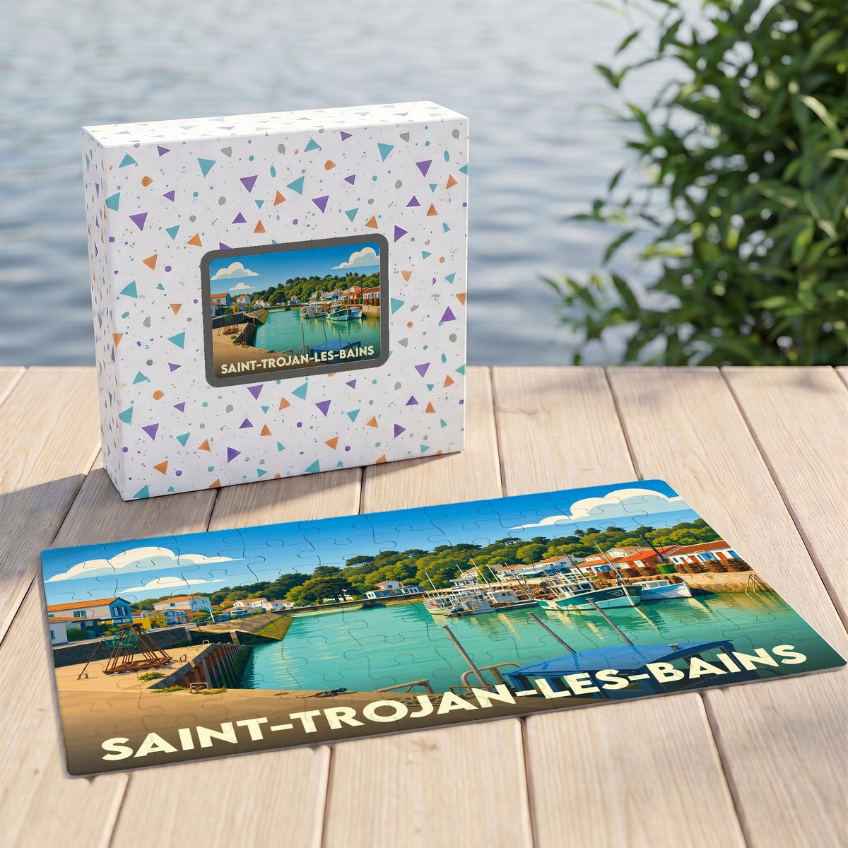 Puzzle souvenir de la ville de Saint-Trojan-les-Bains avec une illustration stylisée de son port.