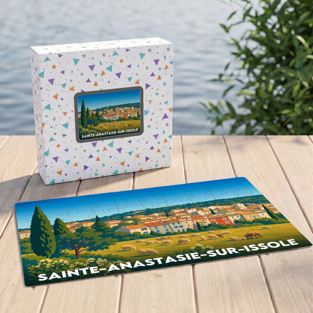 Puzzle souvenir de la ville de Sainte-Anastasie-sur-Issole avec une illustration colorée et son emballage assorti.
