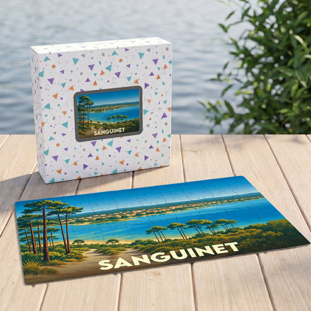 Puzzle souvenir de la ville de Sanguinet avec une illustration stylisée d'un paysage lacustre.