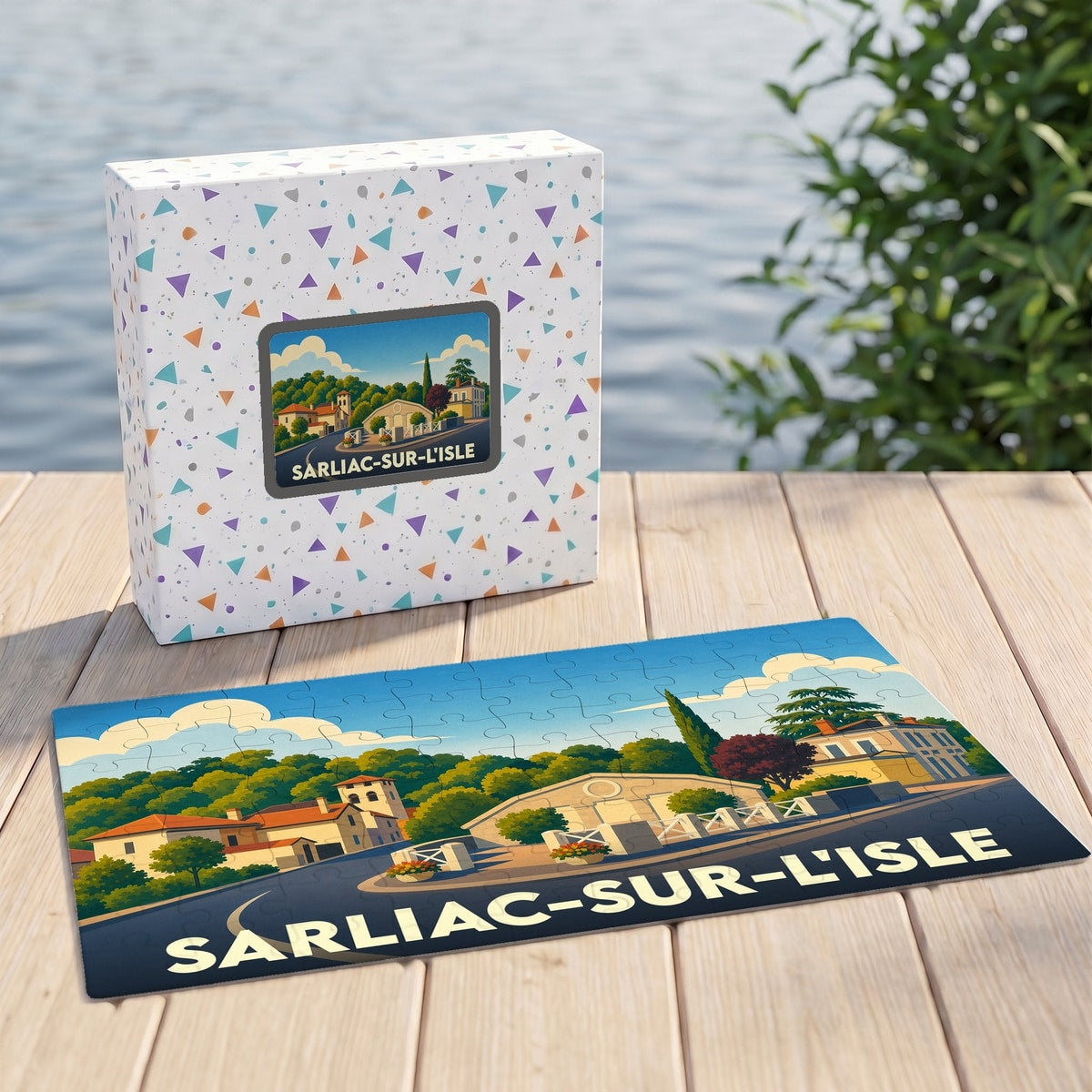 Puzzle souvenir de la ville de Sarliac-sur-l'Isle avec son illustration colorée et sa boîte assortie.