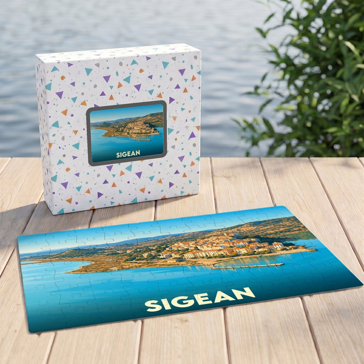 Puzzle souvenir de la ville de Sigean illustrant un paysage côtier ensoleillé.