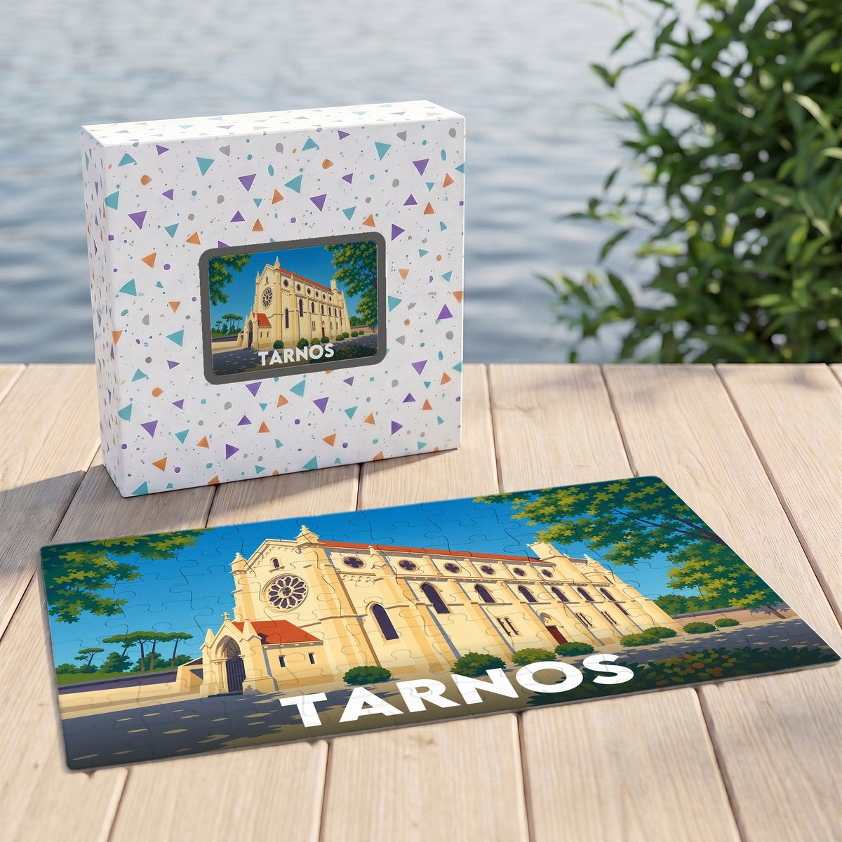 Puzzle souvenir de la ville de Tarnos avec une illustration stylisée de son église et de son nom.