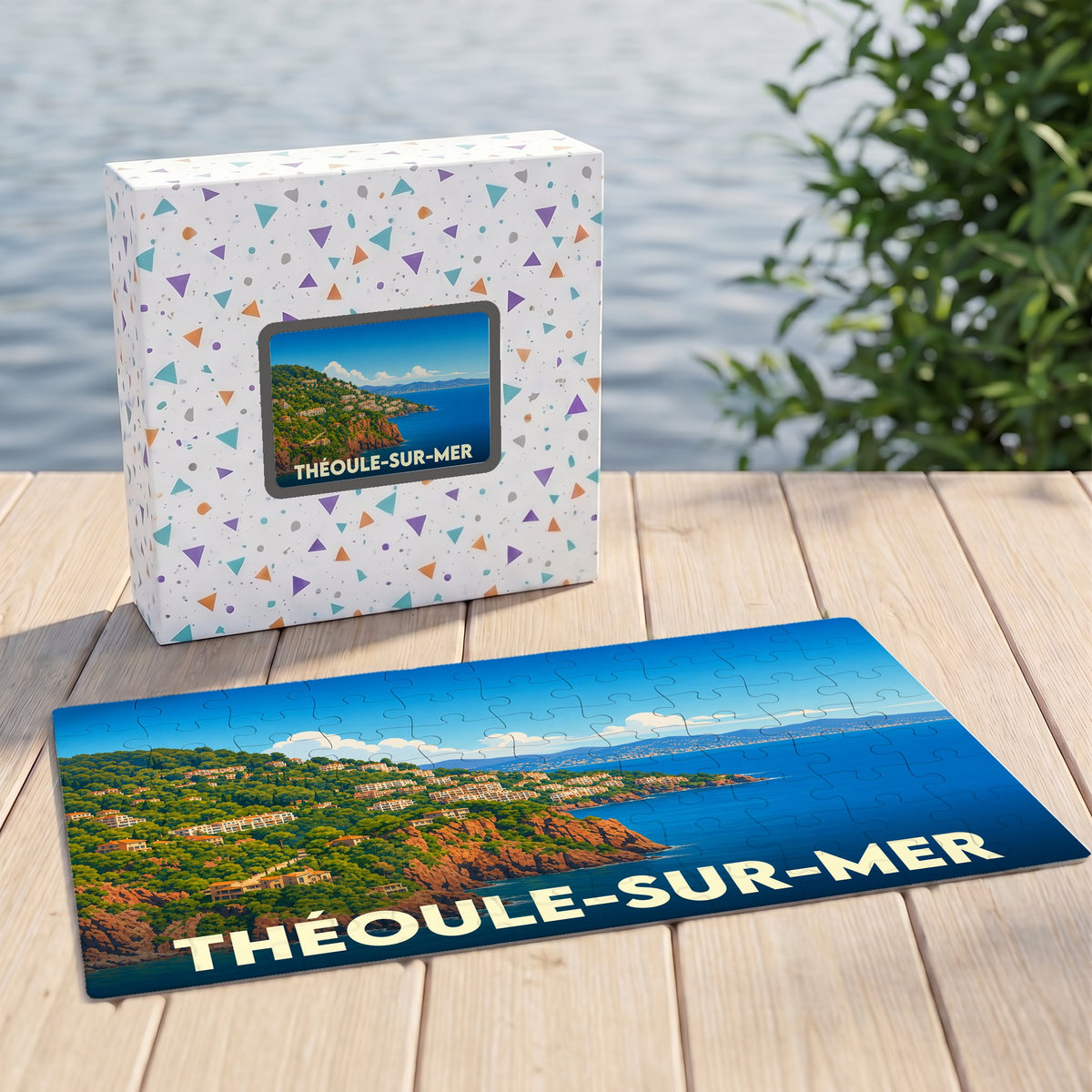 Puzzle souvenir de la ville de Théoule-sur-Mer illustrant un paysage côtier méditerranéen.