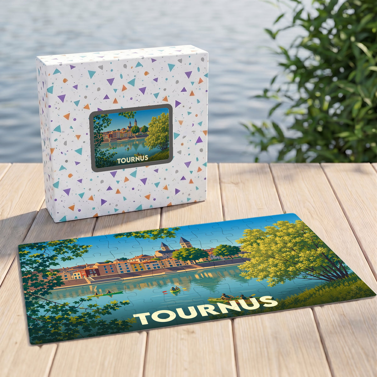 Puzzle souvenir de la ville de Tournus avec une illustration stylisée d'un paysage de bord de rivière.