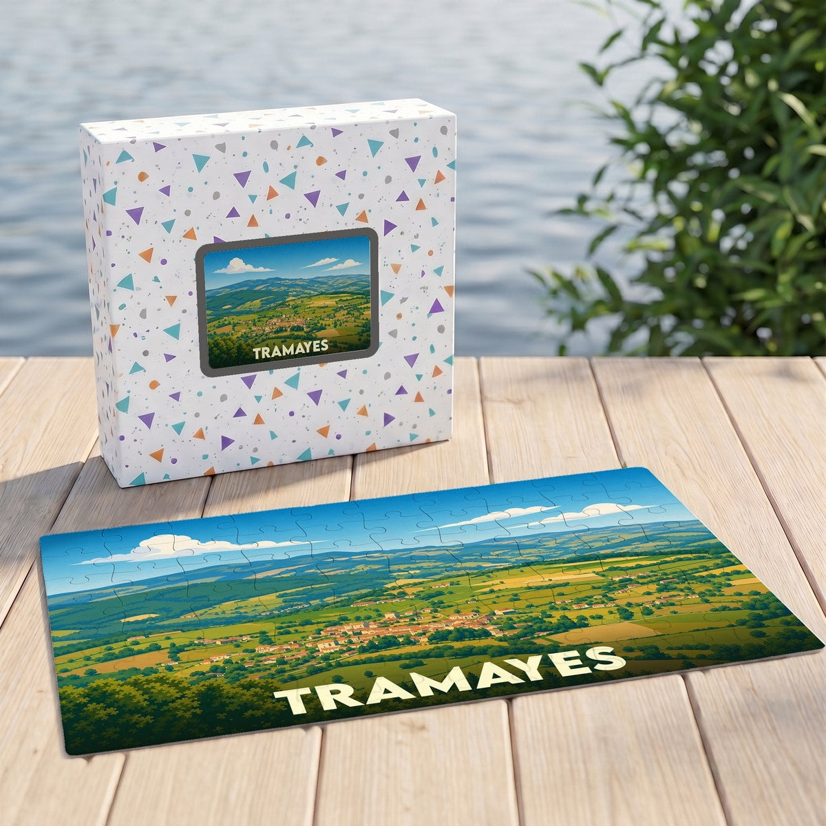 Puzzle souvenir de la ville de Tramayes représentant un paysage verdoyant avec une illustration stylisée.