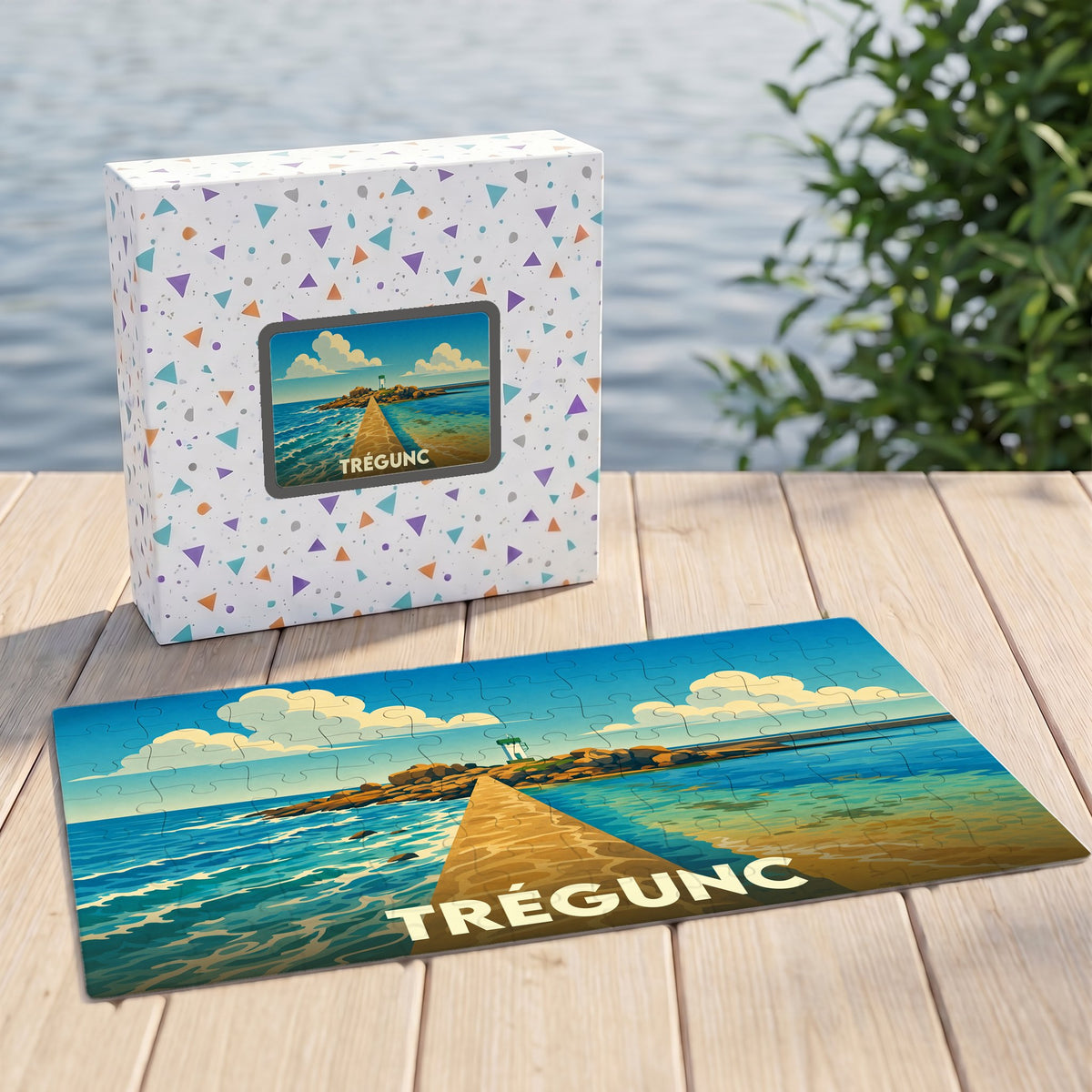 Puzzle souvenir de la ville de Trégunc avec une illustration stylisée d'un paysage côtier.