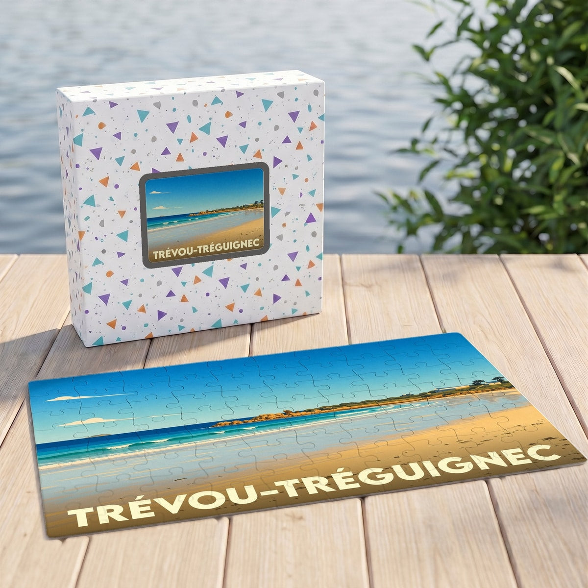 Puzzle souvenir de la ville de Trévou-Tréguignec illustrant une plage ensoleillée sous un ciel bleu.