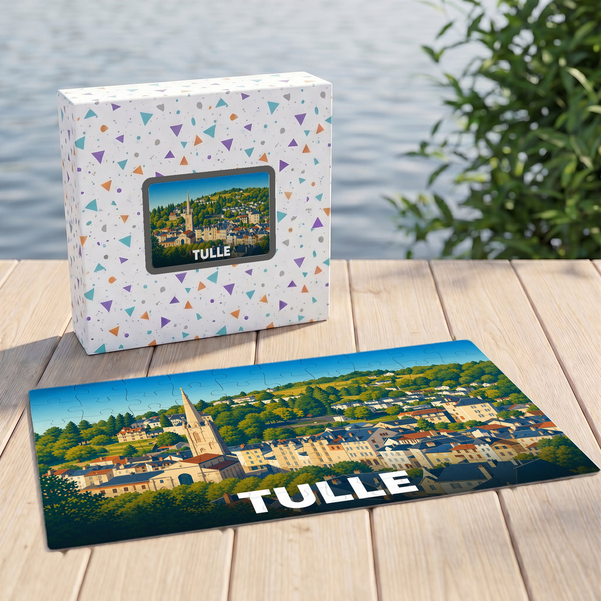 Puzzle souvenir de la ville de Tulle avec une illustration panoramique stylisée.