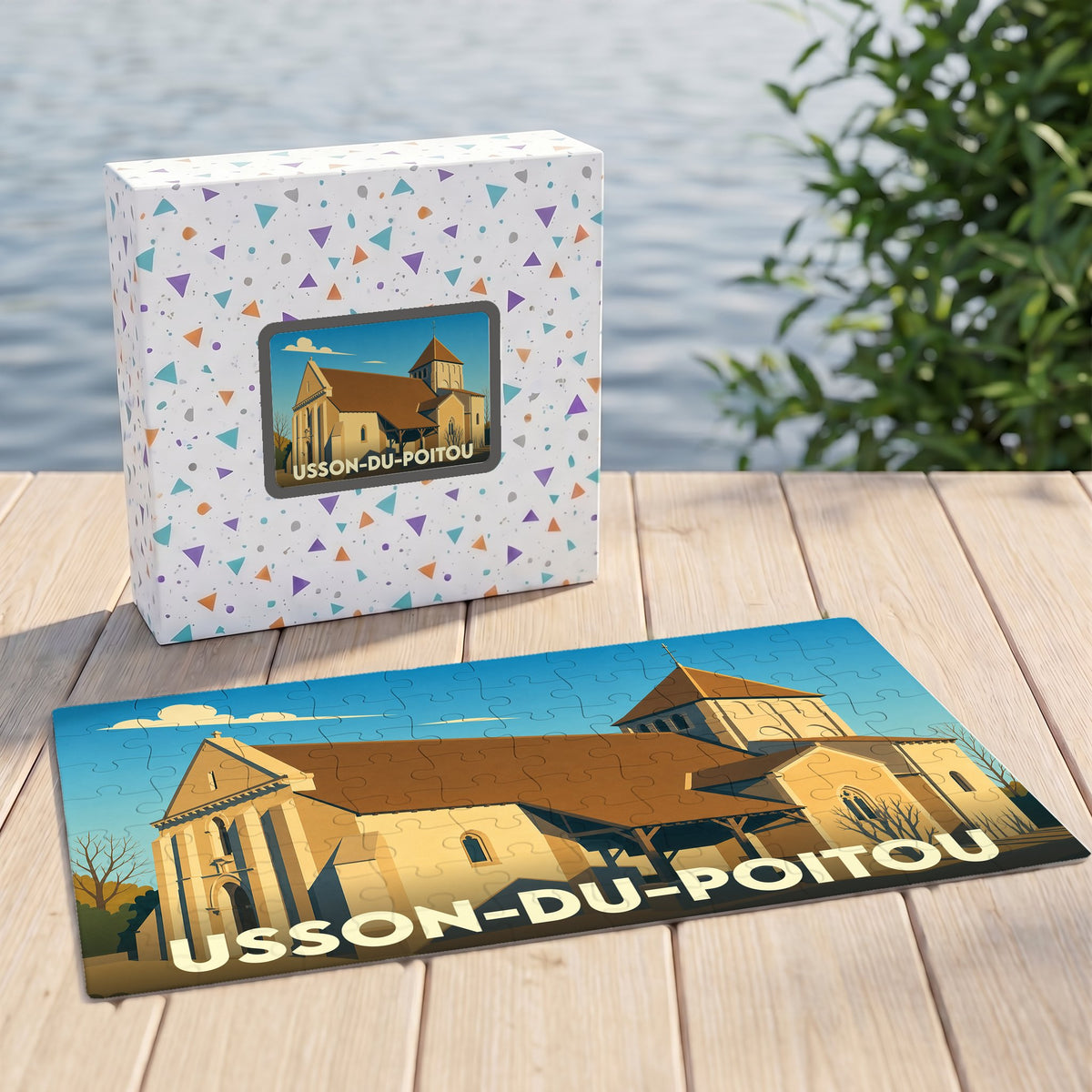Puzzle souvenir de la ville d'Usson-du-Poitou accompagné de sa boîte illustrée.