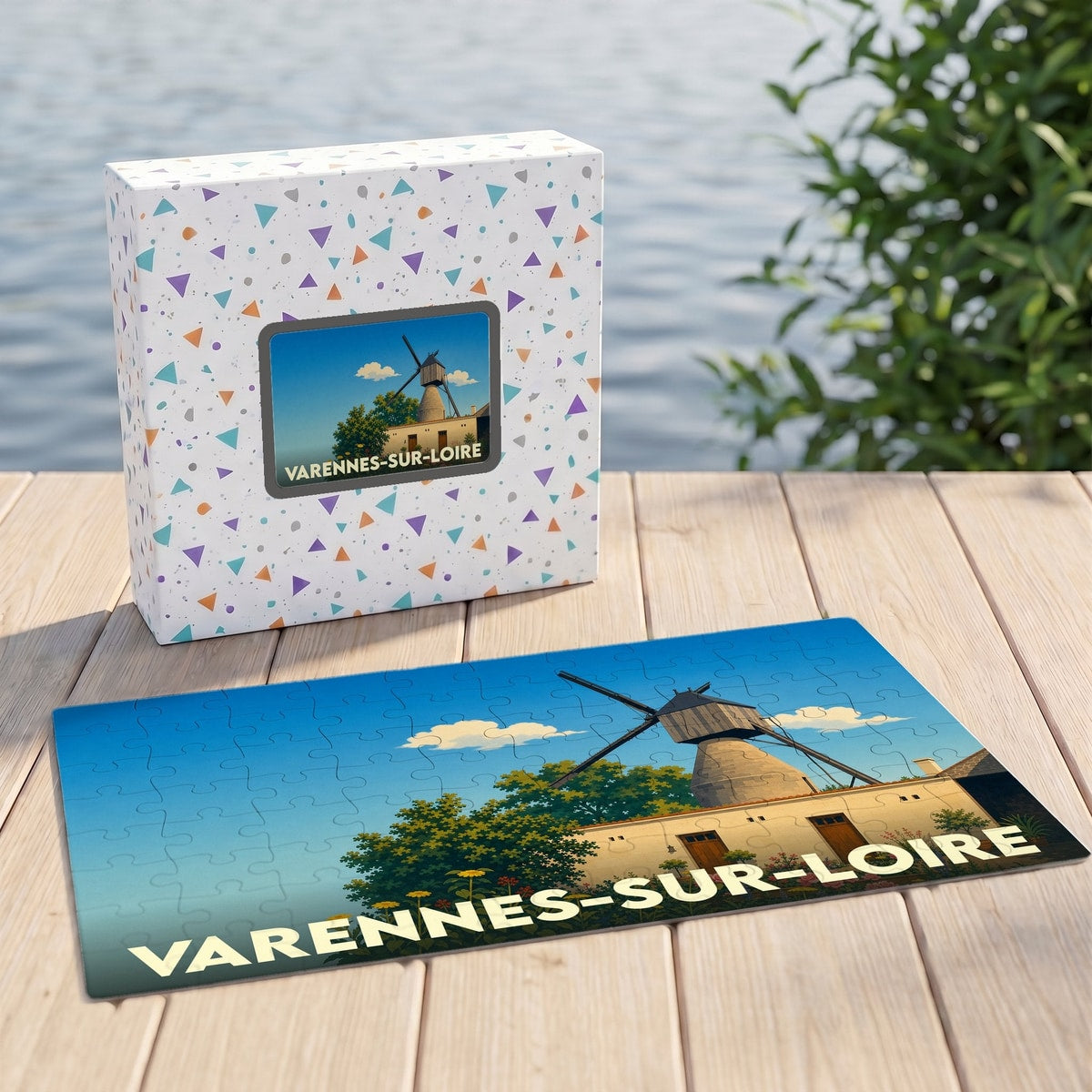 Puzzle souvenir de la ville de Varennes-sur-Loire avec une illustration stylisée d'un moulin.