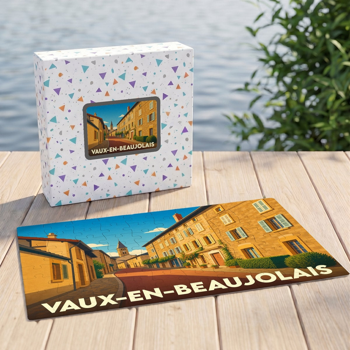 Puzzle souvenir de la ville de Vaux-en-Beaujolais avec une illustration stylisée d'une rue ensoleillée.