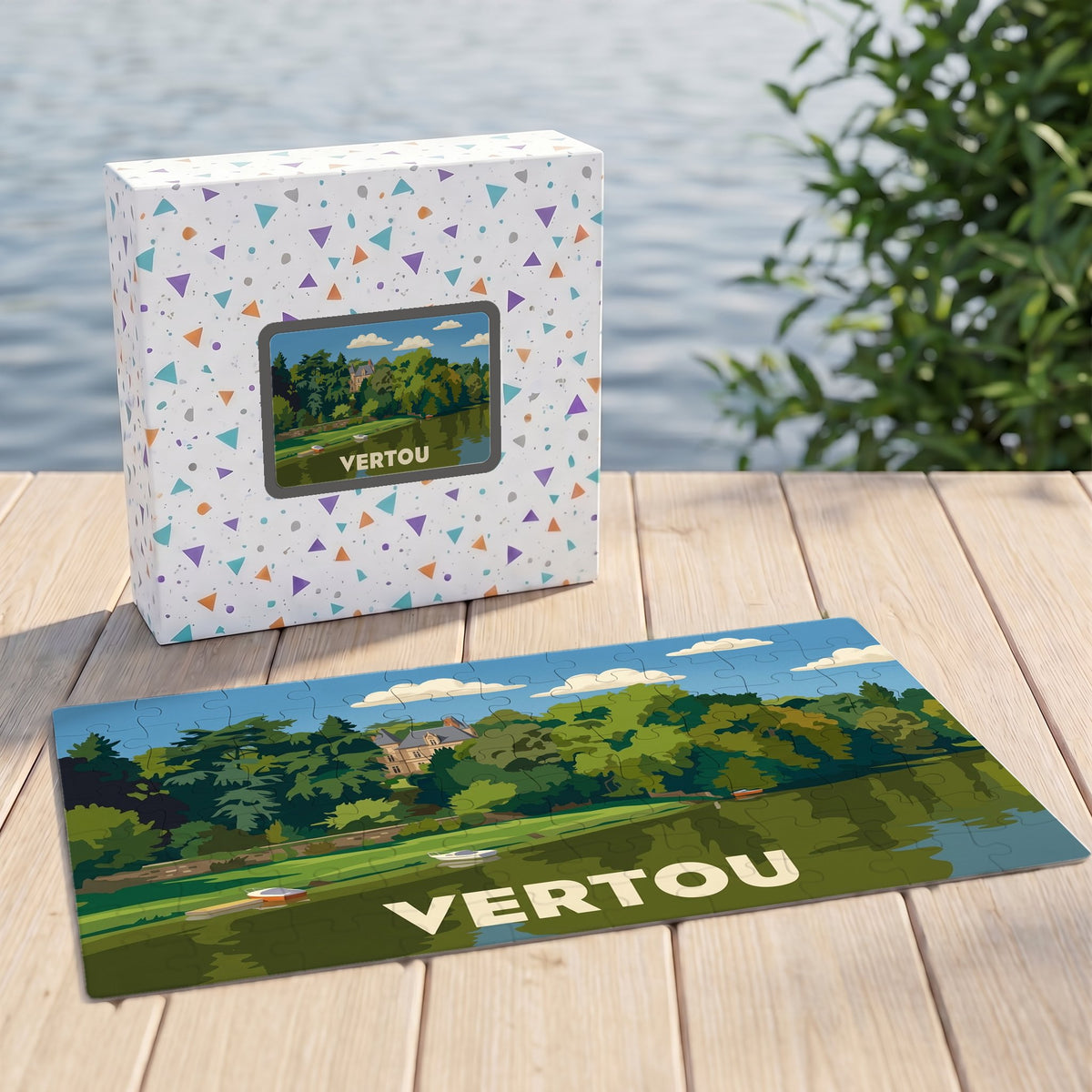 Puzzle souvenir de la ville de Vertou avec une illustration stylisée d'un paysage de bord de rivière.