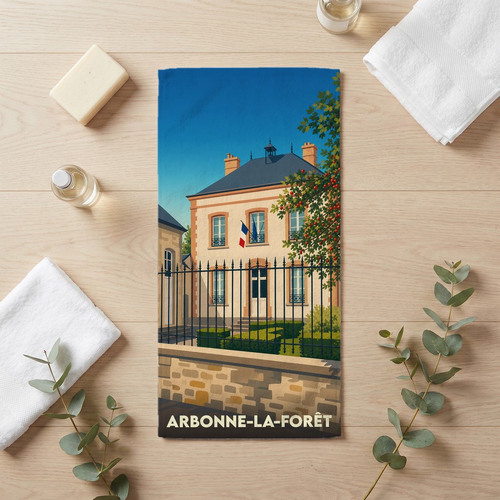 Serviette de bain souvenir de la ville de Arbonne-la-Forêt avec une illustration stylisée de sa mairie.