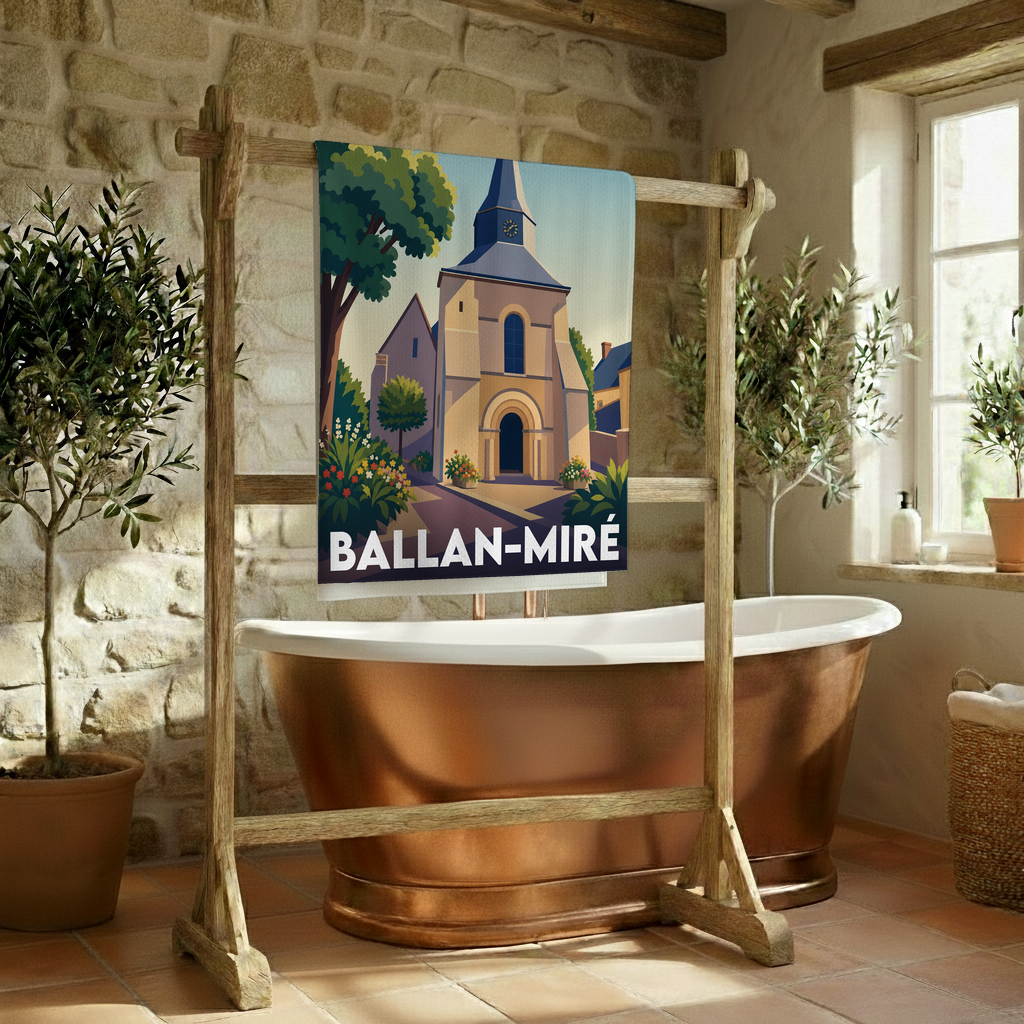 Serviette de bain souvenir de la ville de Ballan-Miré avec une illustration stylisée de son église.