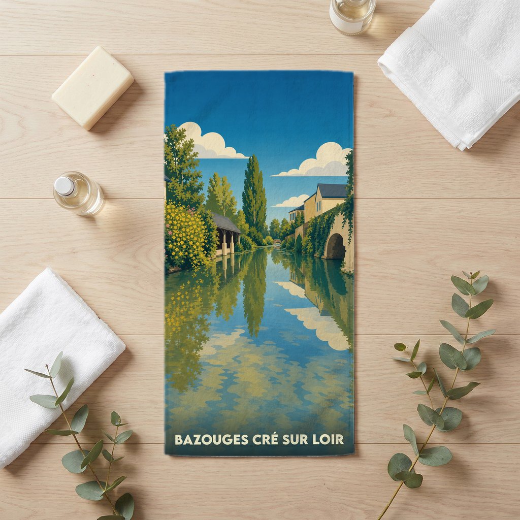 Serviette de bain souvenir de Bazouges Cré sur Loir avec une illustration stylisée des bords du Loir.