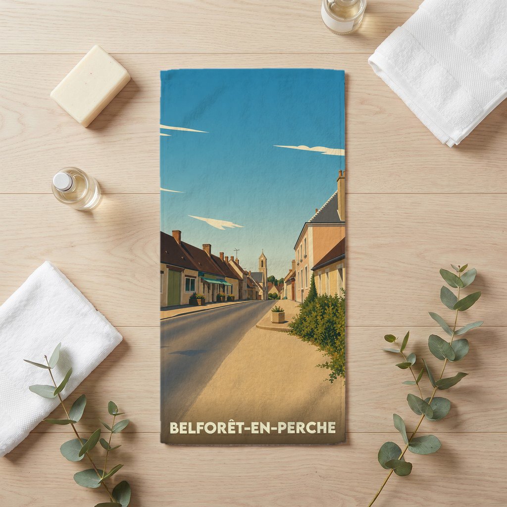 Serviette de bain souvenir de la ville de Belforêt-en-Perche avec une illustration stylisée d'une rue pittoresque.
