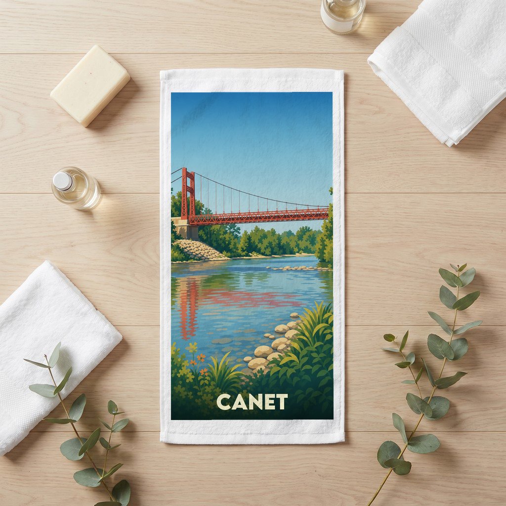 Serviette de bain souvenir de la ville de Canet avec une illustration stylisée d'un pont suspendu rouge au-dessus d'une rivière.