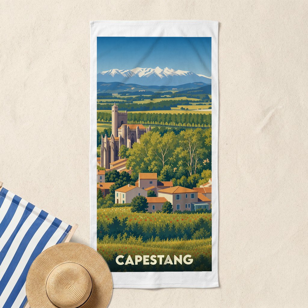 Serviette de bain souvenir de la ville de Capestang avec une illustration stylisée de paysages occitans.