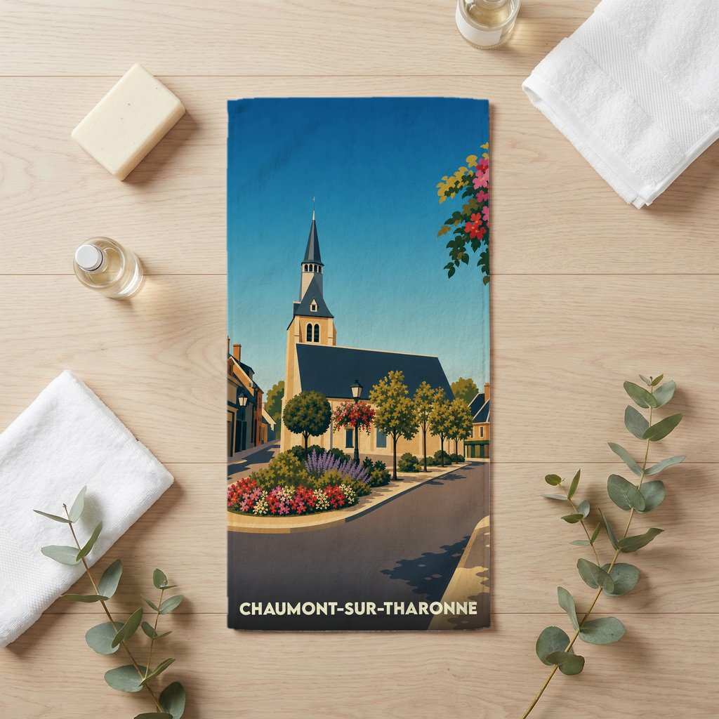 Serviette de bain souvenir de la ville de Chaumont-sur-Tharonne avec une illustration stylisée.