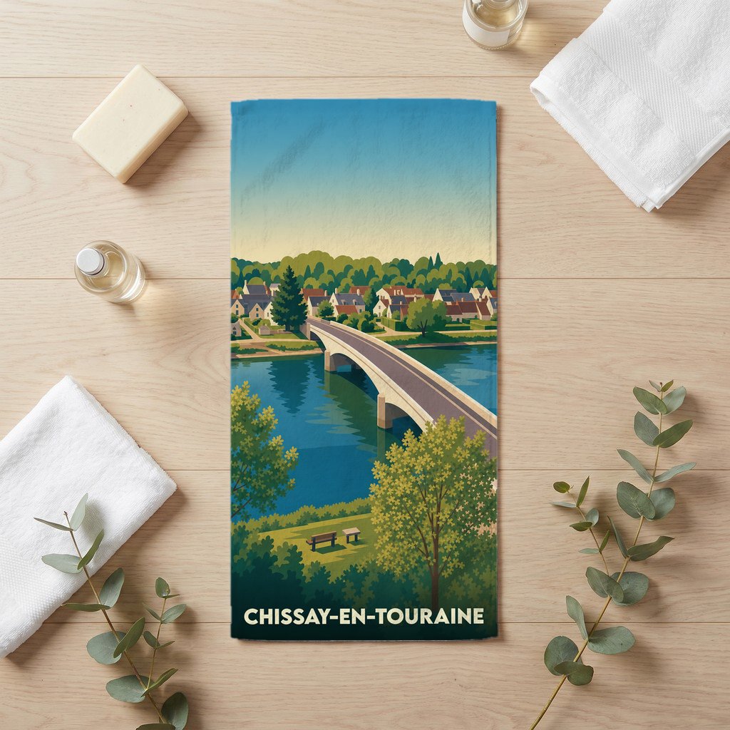 Serviette de bain souvenir de Chissay-en-Touraine avec une illustration stylisée d'un pont enjambant un fleuve.