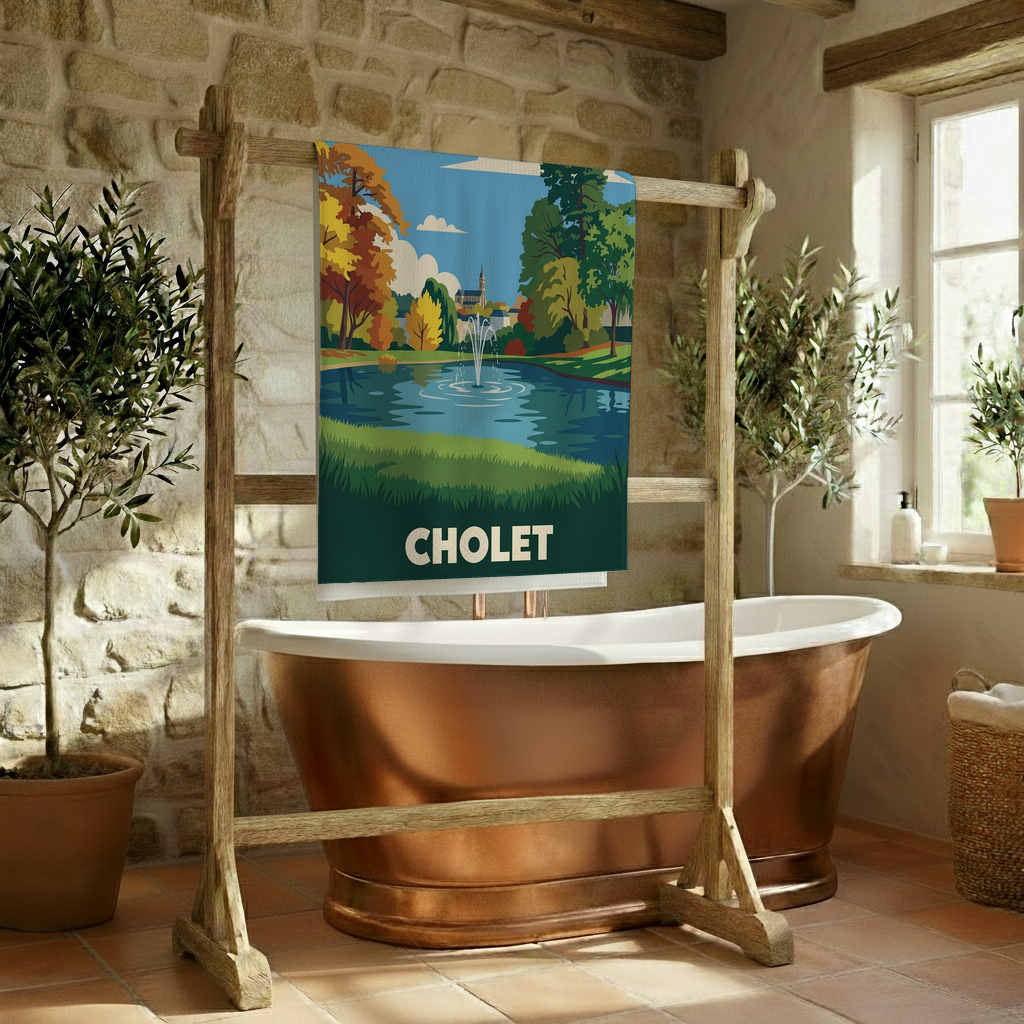 Serviette de bain souvenir de la ville de Cholet avec une illustration stylisée.
