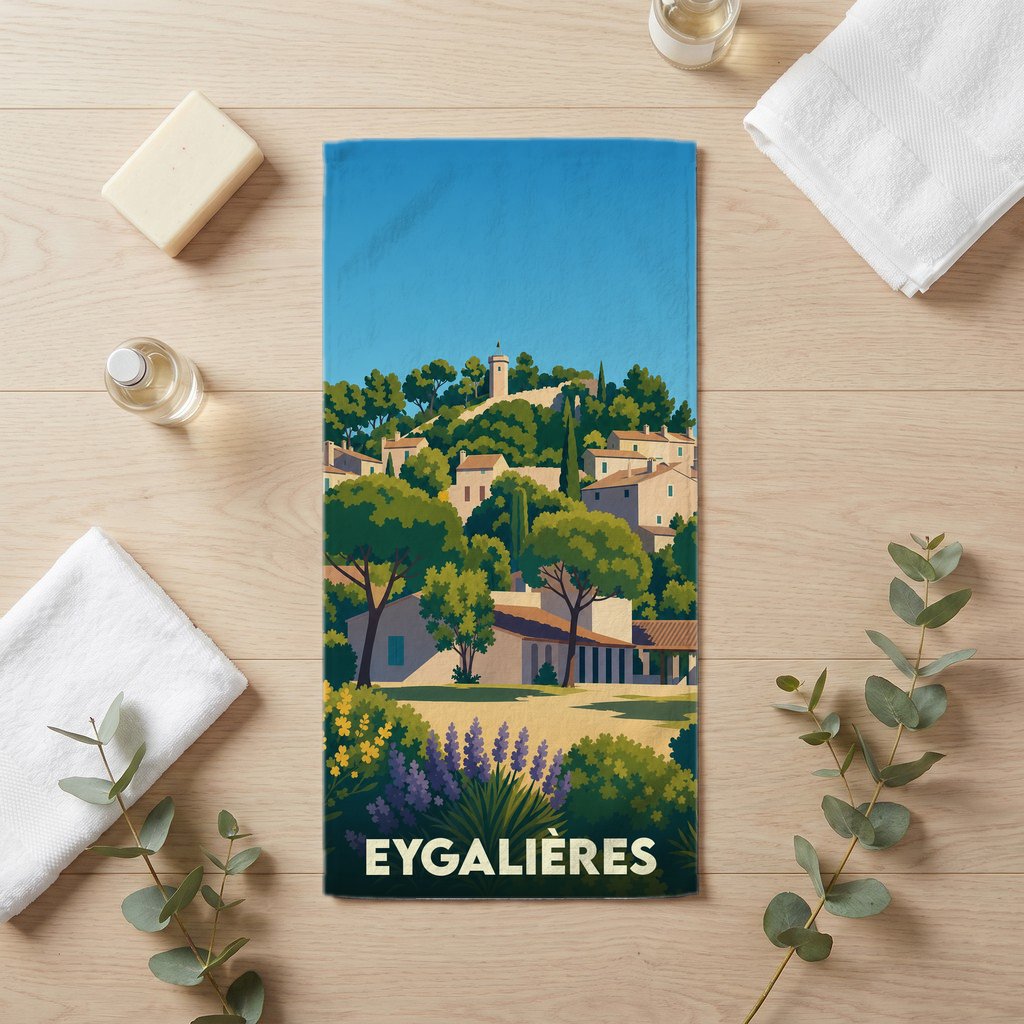 Serviette de bain souvenir de la ville d'Eygalières avec une illustration de paysage provençal stylisé.