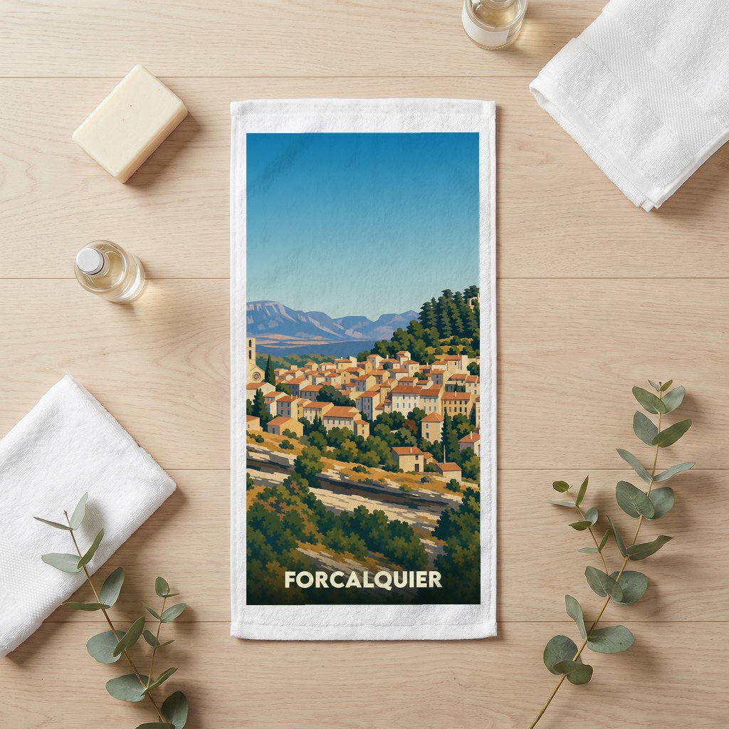 Serviette de bain souvenir de la ville de Forcalquier avec une illustration de paysage coloré.