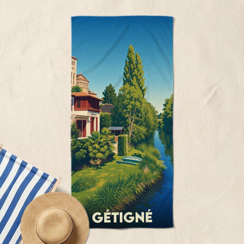 Serviette de bain souvenir de la ville de Gétigné avec une illustration stylisée d'un paysage fluvial.