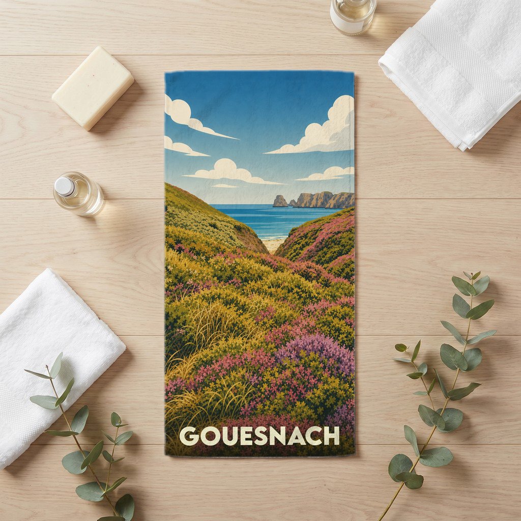 Serviette de bain souvenir de la ville de Gouesnach illustrée d'un paysage côtier fleuri.