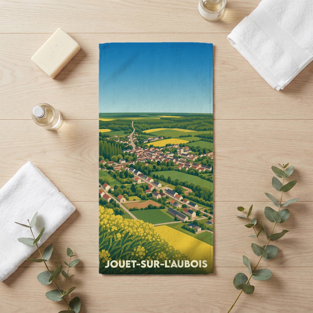 Serviette de bain souvenir de Jouet-sur-l'Aubois illustrée d'une vue aérienne stylisée du village et de ses paysages.
