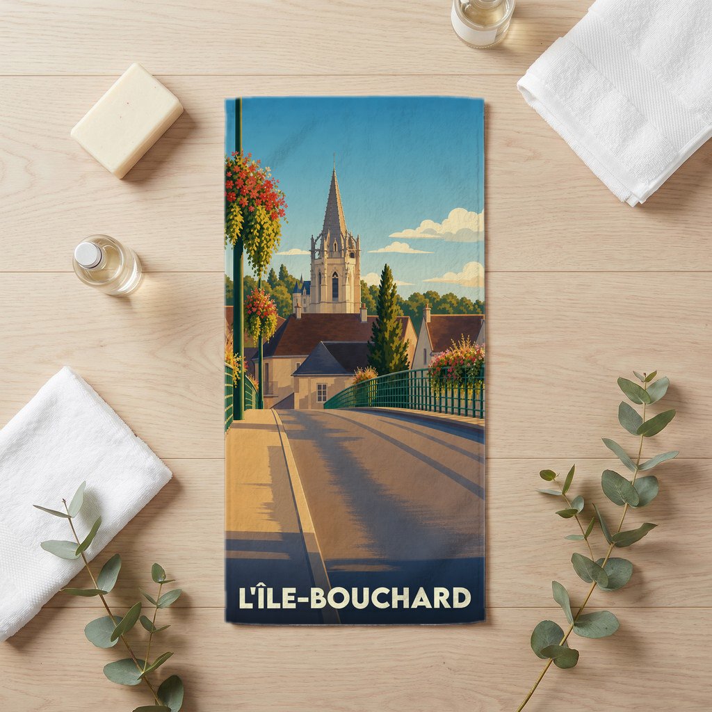 Serviette de bain souvenir de la ville de L'Île-Bouchard avec une illustration stylisée d'un pont et de son église.
