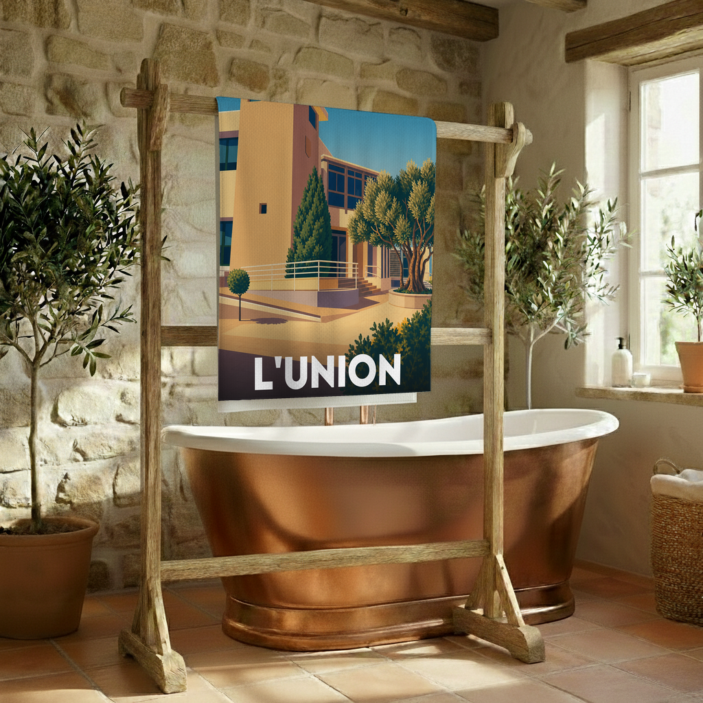 Serviette de bain souvenir de la ville de L'Union avec une illustration stylisée.