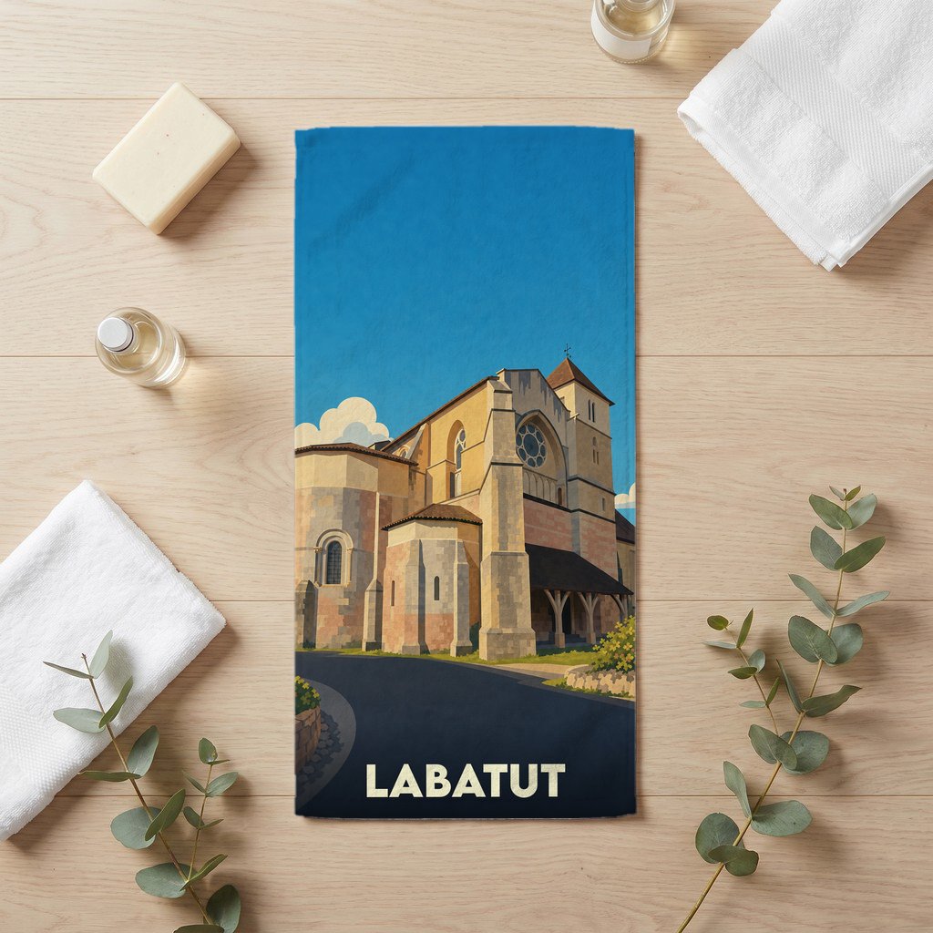 Serviette de bain souvenir de la ville de Labatut avec une illustration stylisée de son église.
