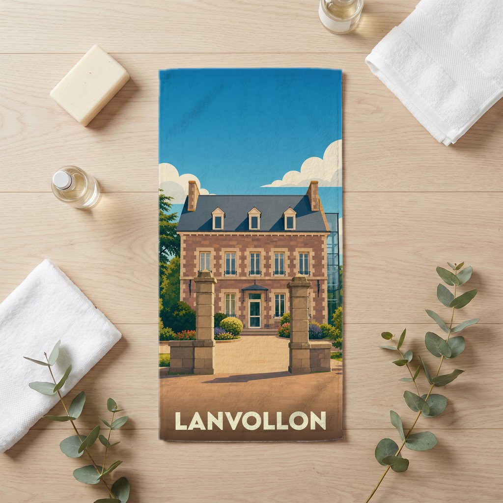 Serviette de bain souvenir de la ville de Lanvollon avec une illustration stylisée d'un bâtiment historique.