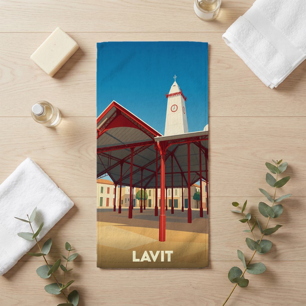 Serviette de bain souvenir de la ville de Lavit illustrée d'une halle rouge et d'un clocher.