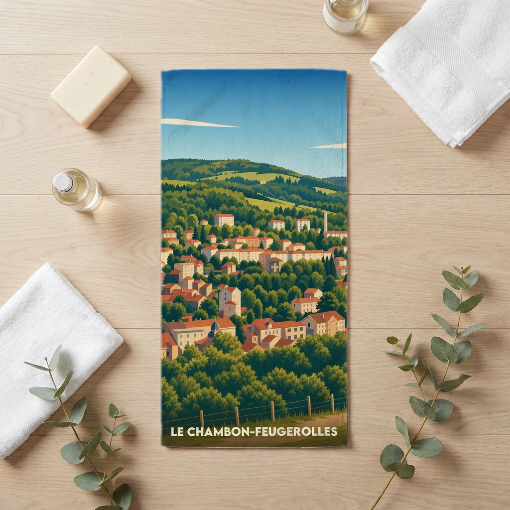 Serviette de bain souvenir de la ville de Le Chambon-Feugerolles avec une illustration paysagère stylisée.