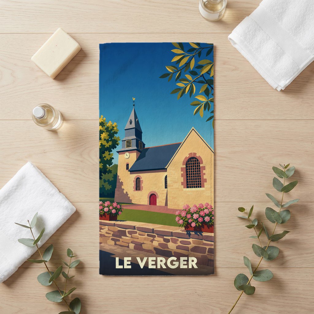 Serviette de bain souvenir de la ville de Le Verger avec une illustration stylisée de son église.