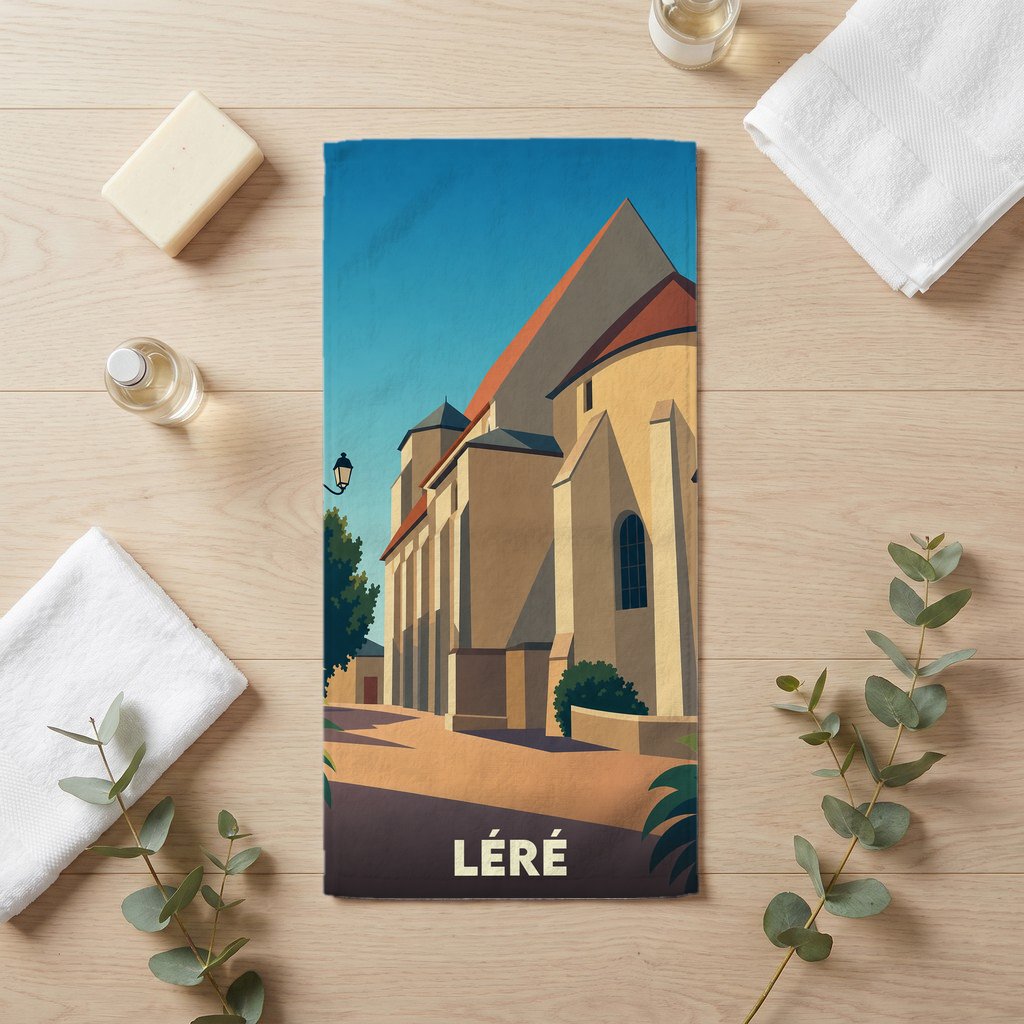 Serviette de bain souvenir de la ville de Léré avec une illustration stylisée de son église.