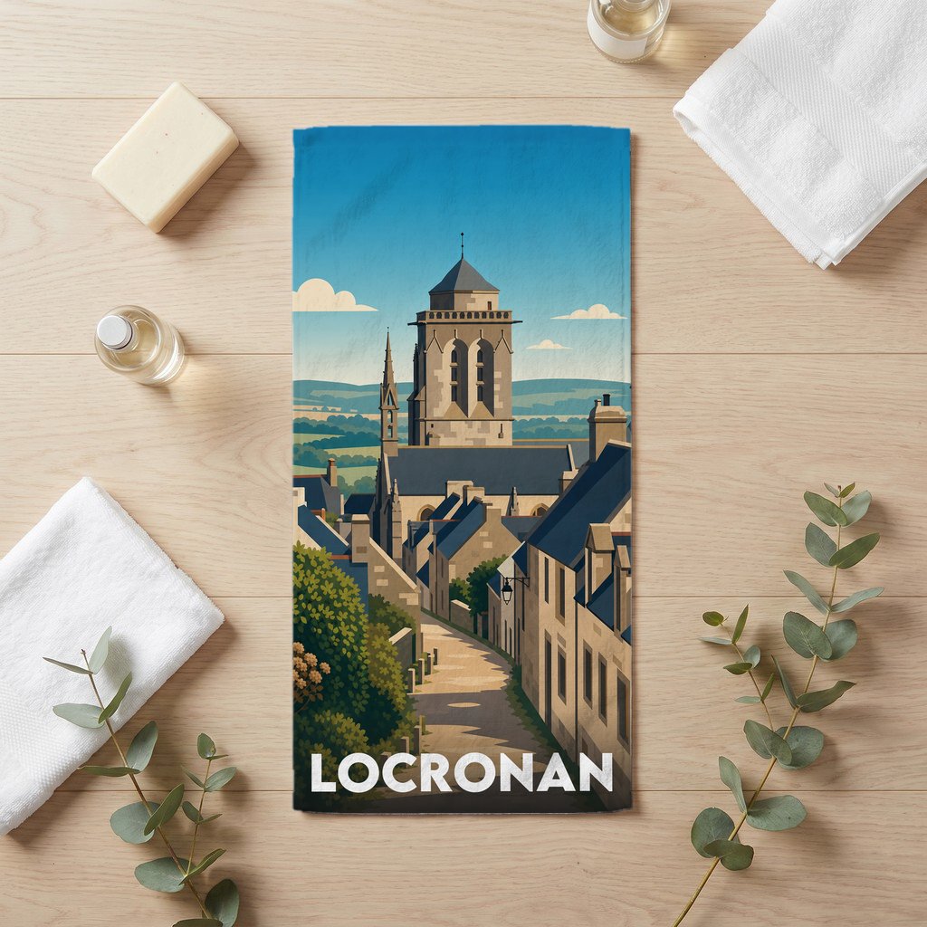 Serviette de bain souvenir de la ville de Locronan avec une illustration stylisée de son église et de ses rues pavées.