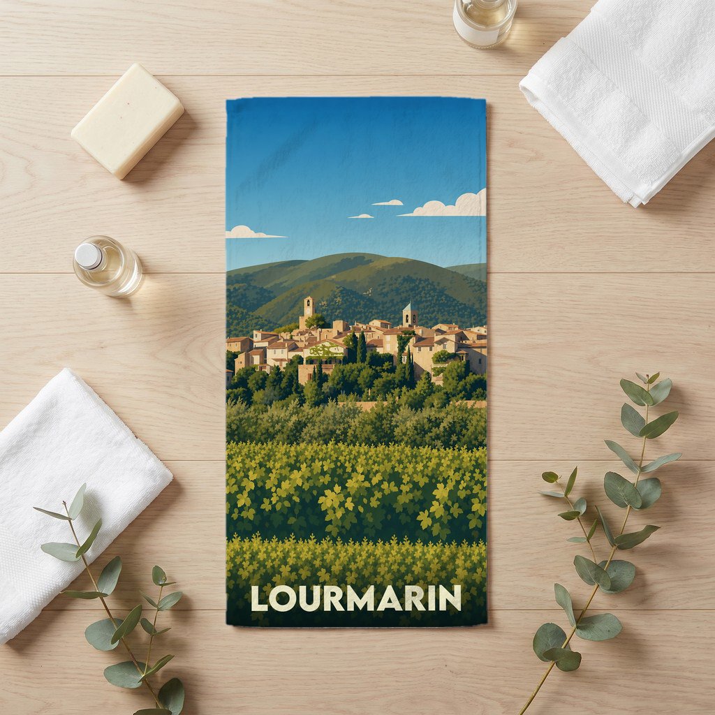 Serviette de bain souvenir de la ville de Lourmarin avec une illustration stylisée de son paysage provençal.