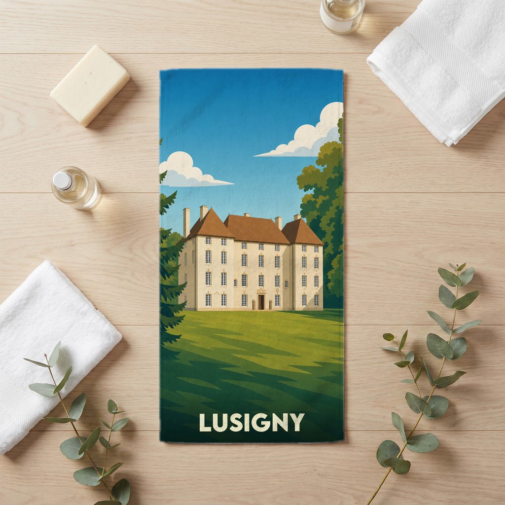 Serviette de bain souvenir de la ville de Lusigny avec une illustration stylisée d'un château.