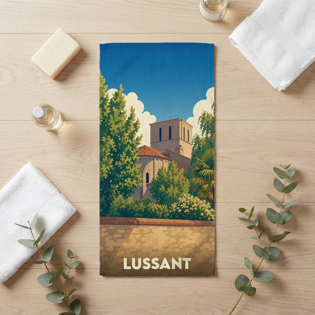 Serviette de bain souvenir de la ville de Lussant avec une illustration stylisée.