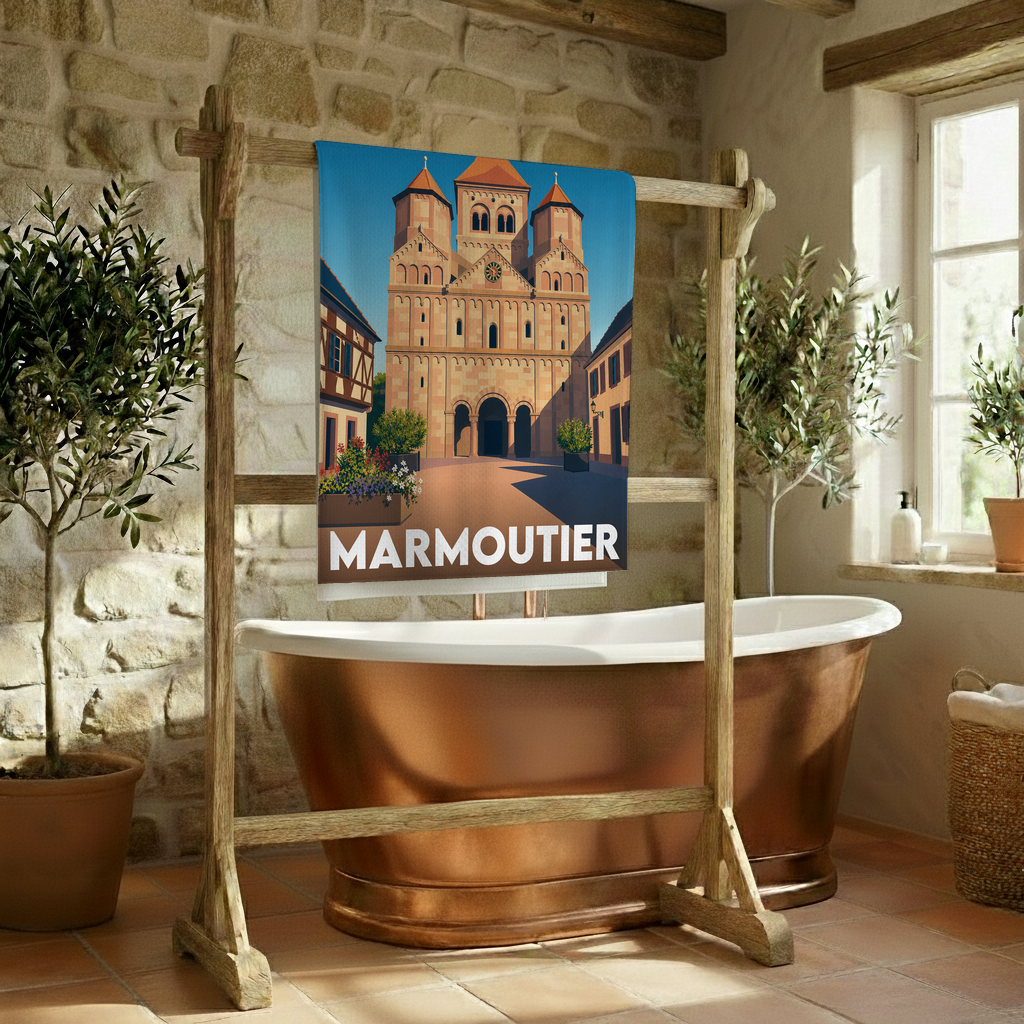 Serviette de bain souvenir de la ville de Marmoutier avec une illustration stylisée.