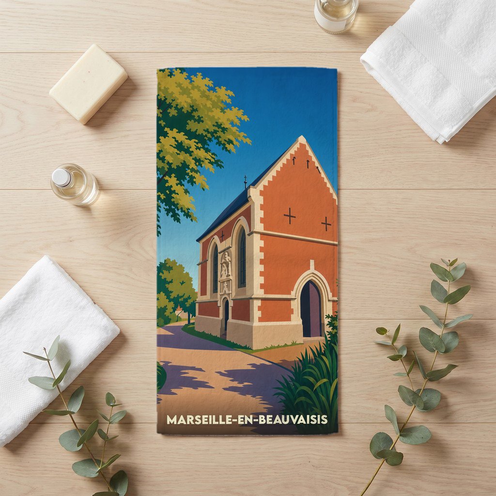 Serviette de bain souvenir de Marseille-en-Beauvaisis avec une illustration stylisée d'une église historique.