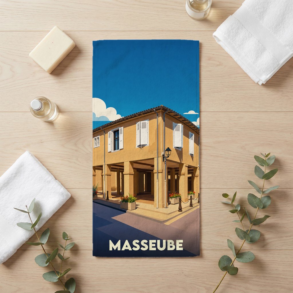 Serviette de bain souvenir de la ville de Masseube avec une illustration stylisée d'un bâtiment à arcades.